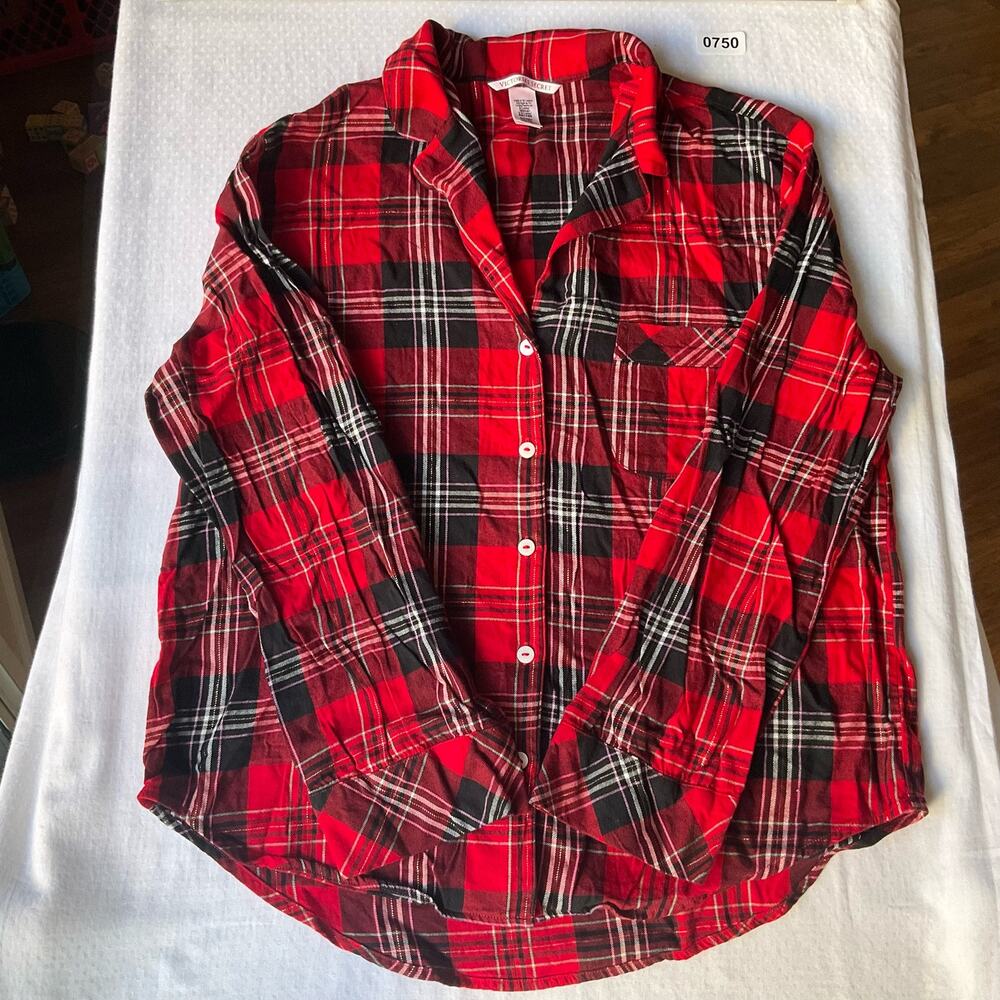 Victoria’s Secret Womens Long Sleeve Pijama Top size S,Red & Blue,Christmas Vibe